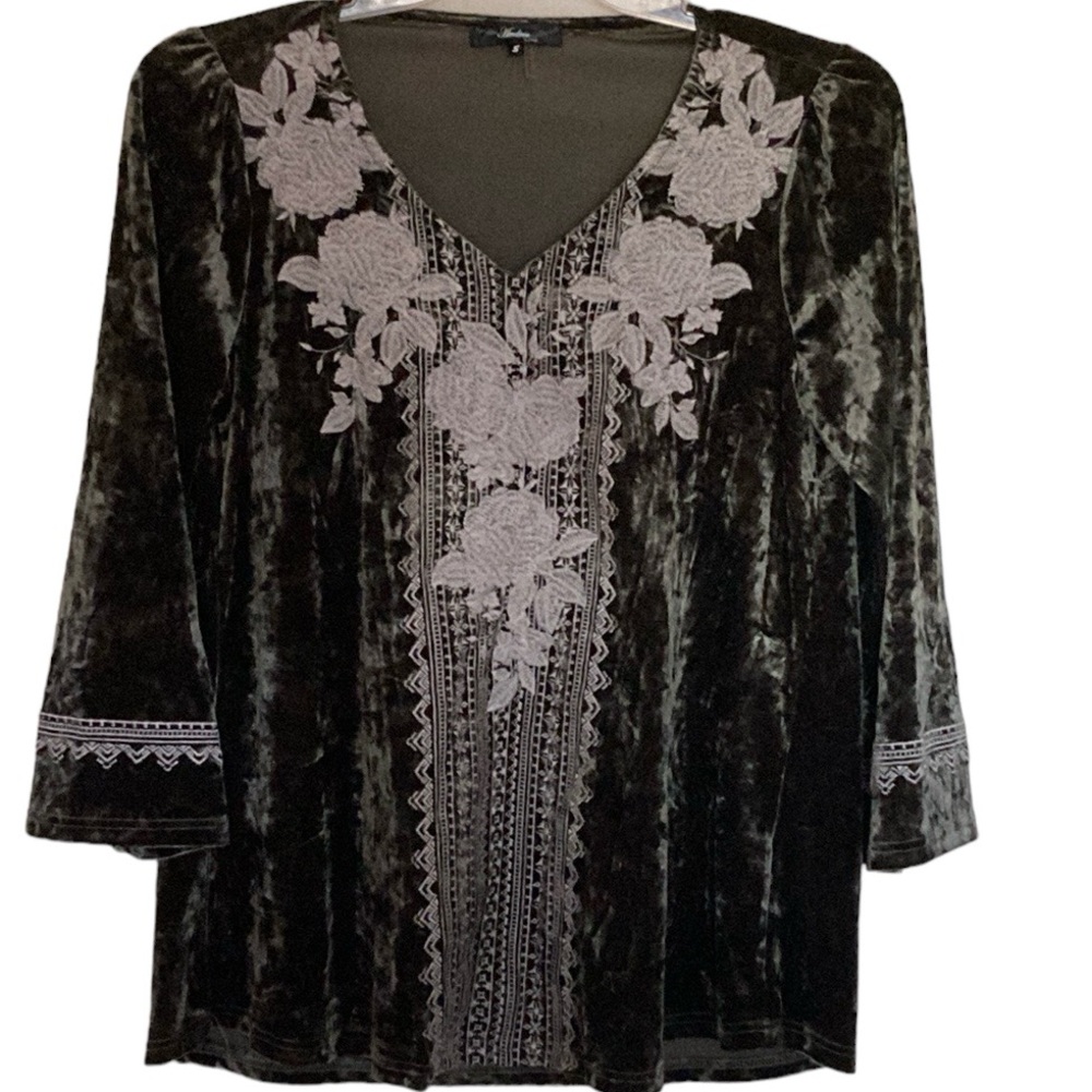 Andree by Unit boho velour top with beautiful embroidery trim, size S